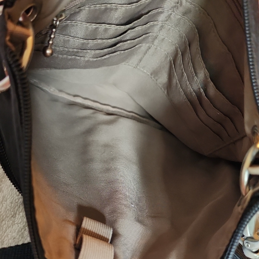 Baggallini Black Crossbody Bag with Timeless Design - Picture 12 of 13